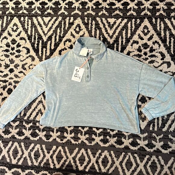 Belle Du Jour Tops - NWT Belle Du Jour Crop Collared Top